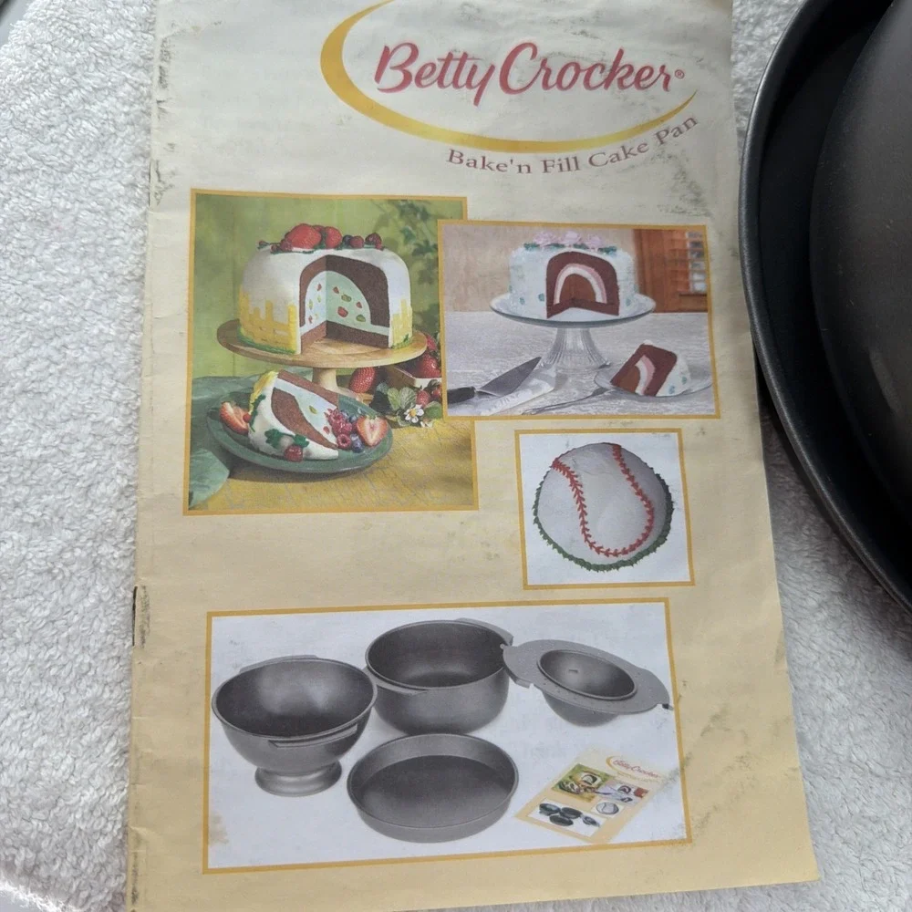 Betty Crocker Bake n Fill Cake Pan Set with Dome 4 Piece Bake Set Open box